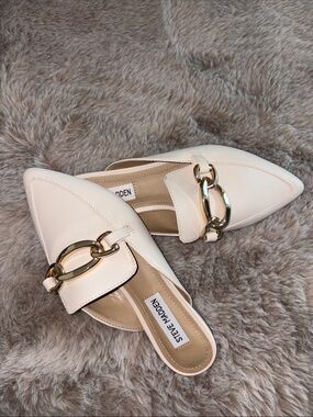 Steve Madden Women's Cream Chain-Accent Pointed Mules size 6